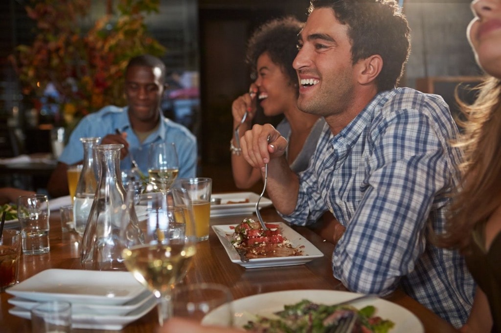 5 Tips for Saving Money and Eating Healthier at Restaurants